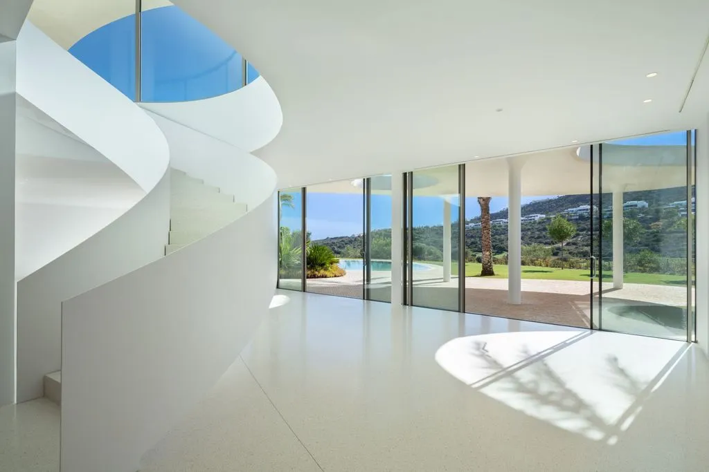 Villa 552m² in Portugal, Gondomar. Priced at 6500000€ rent photo-3