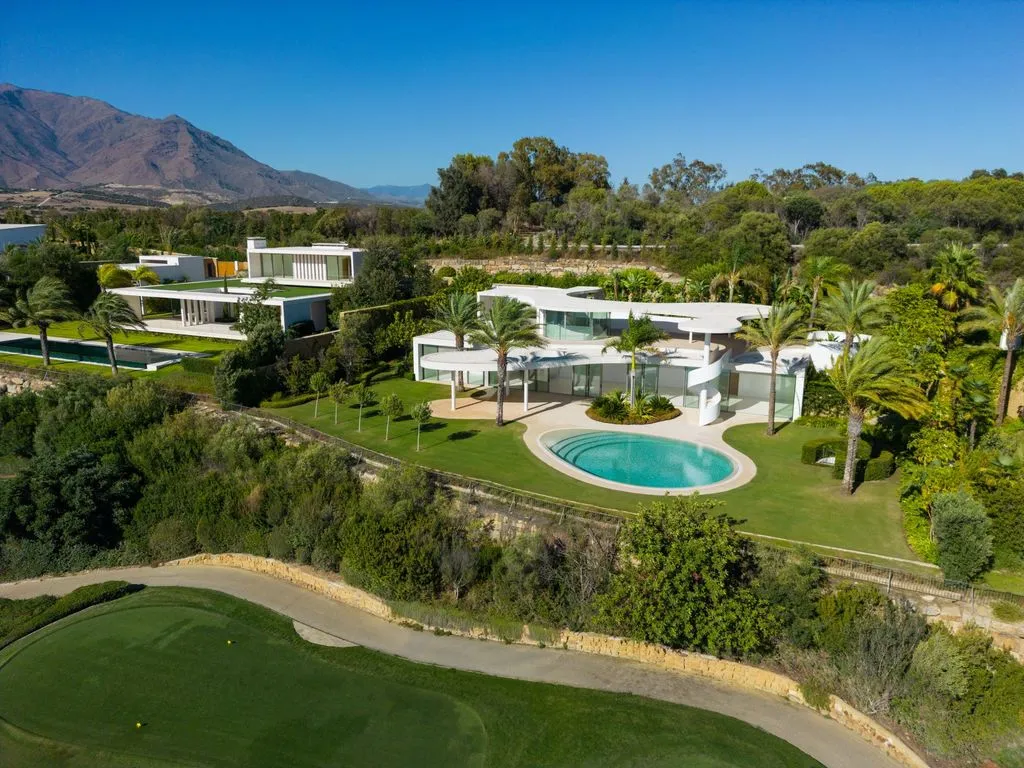 Villa 552m² in Portugal, Gondomar. Priced at 6500000€ rent photo-4