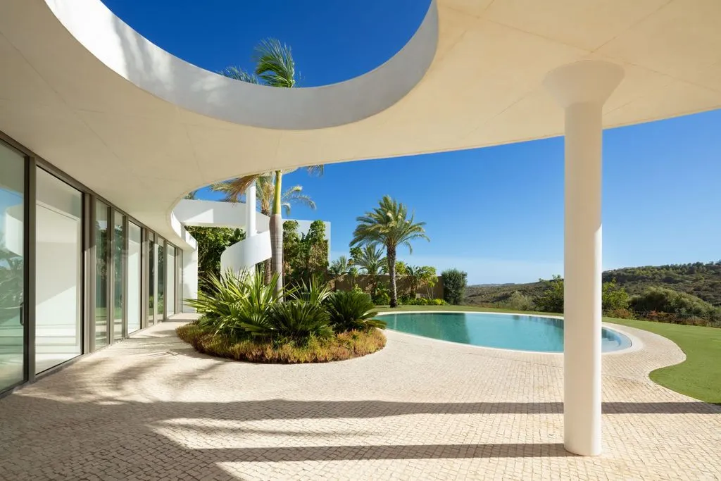 Villa 552m² in Portugal, Gondomar. Priced at 6500000€ rent photo-5