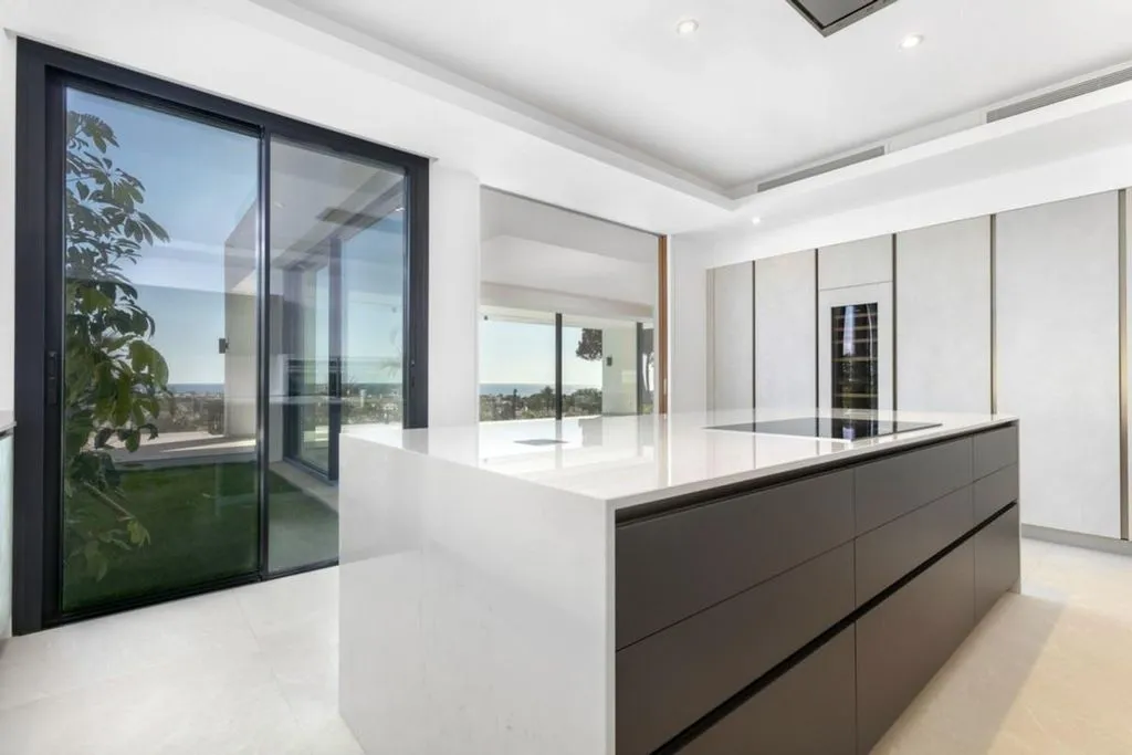 Villa 677m² in USA, Southbury. Priced at 3650000€ rent photo-4