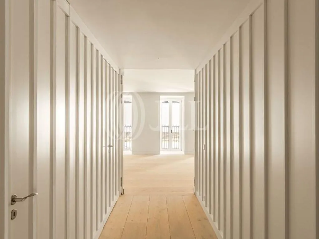 Other Properties 419m² in Portugal, Lisbon. Priced at 17700€ rent photo-2