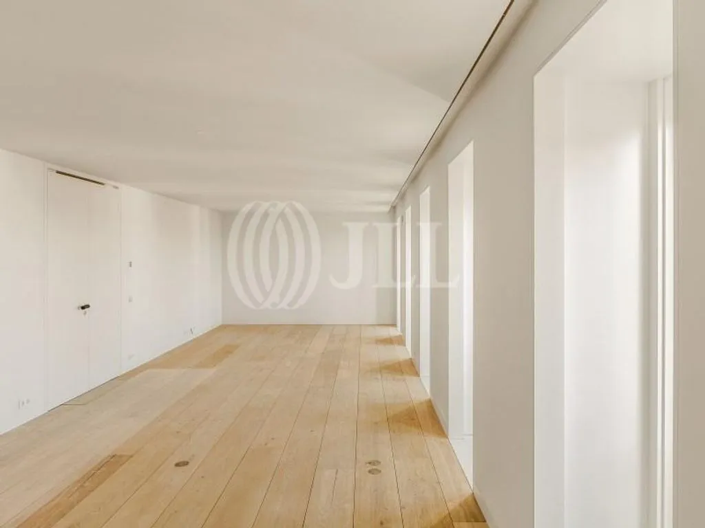 Other Properties 419m² in Portugal, Lisbon. Priced at 17700€ rent photo-3