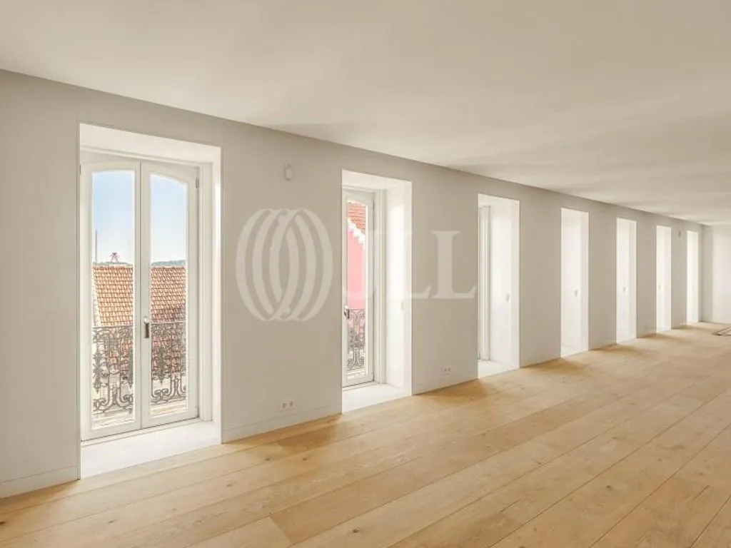 Other Properties 419m² in Portugal, Lisbon. Priced at 17700€ rent photo-6