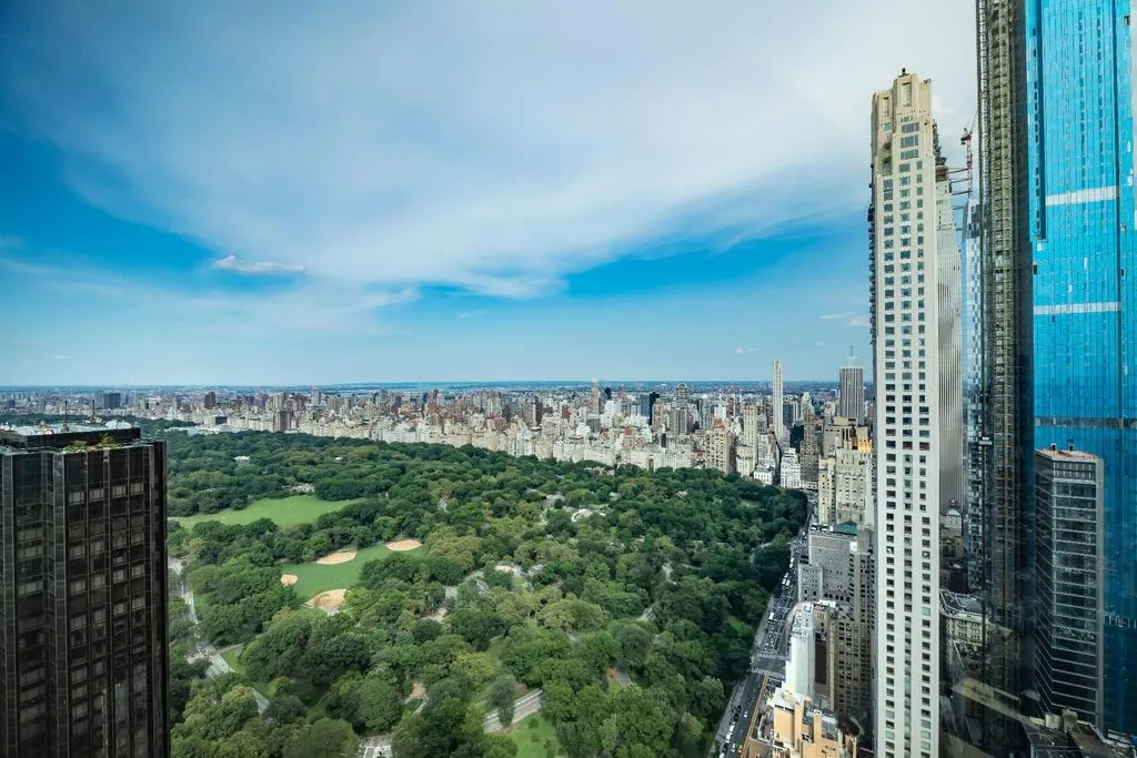 Flat 421m² in USA, New York. Priced at 117100€ rent photo-2