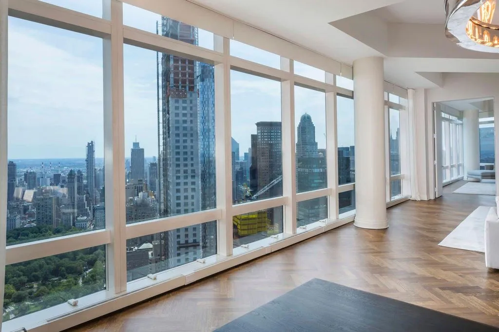 Flat 421m² in USA, New York. Priced at 117100€ rent photo-3