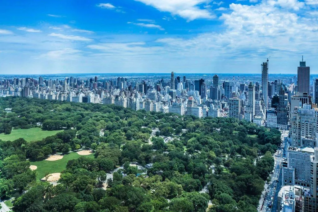 Flat 421m² in USA, New York. Priced at 117100€ rent photo-4