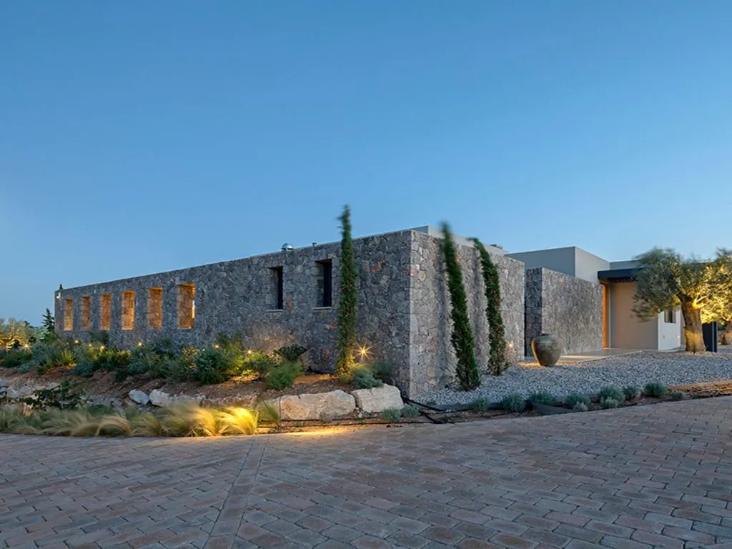 Villa 530m² in Greece, Porto Heli. Priced at 22000€ rent photo-1