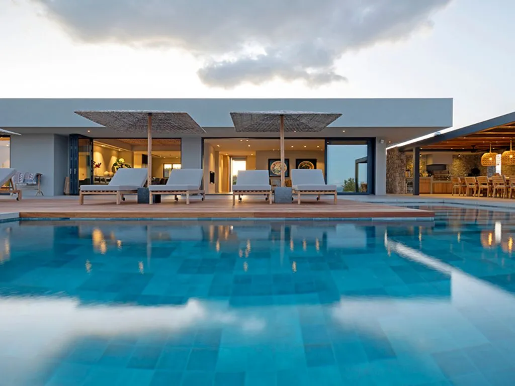 Villa 530m² in Greece, Porto Heli. Priced at 22000€ rent photo-3