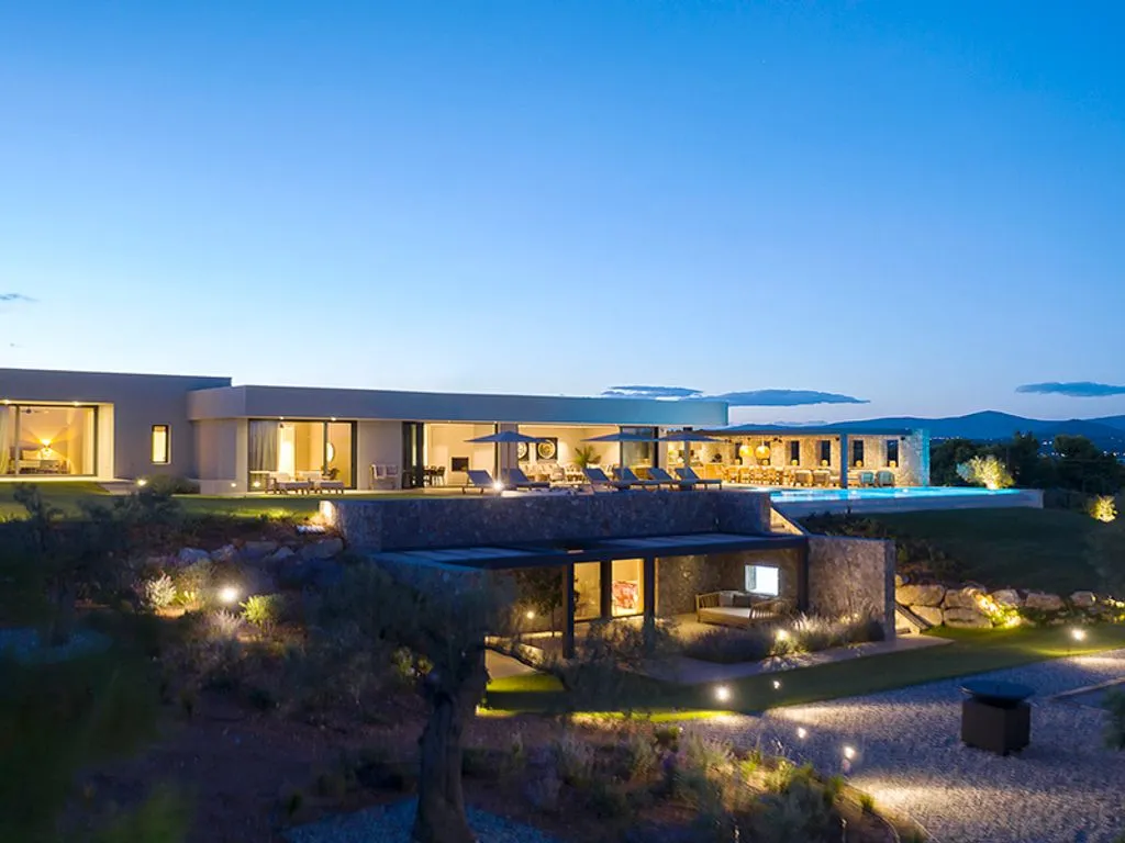 Villa 530m² in Greece, Porto Heli. Priced at 22000€ rent photo-4