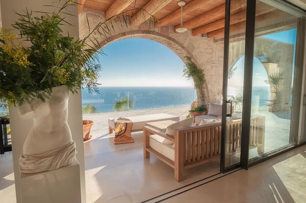 Villa 720m² in Greece, corfu. Priced at 37700€ rent photo-3