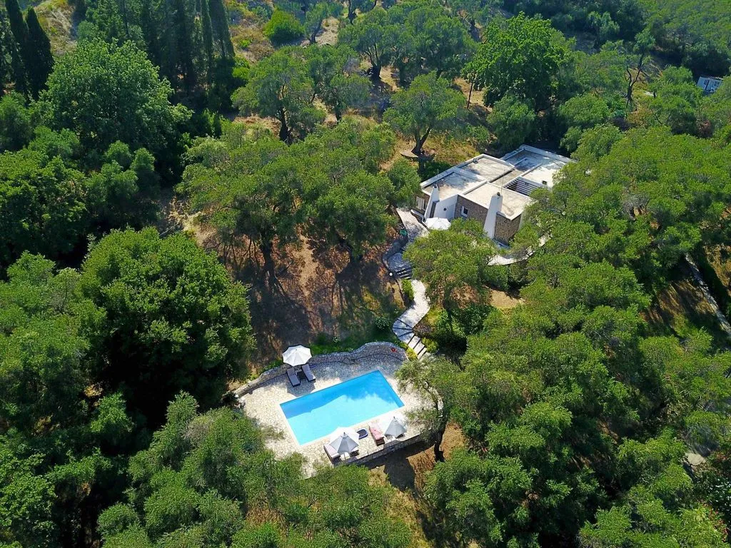 House 740m² in Greece, corfu. Priced at 36580€ rent photo-2