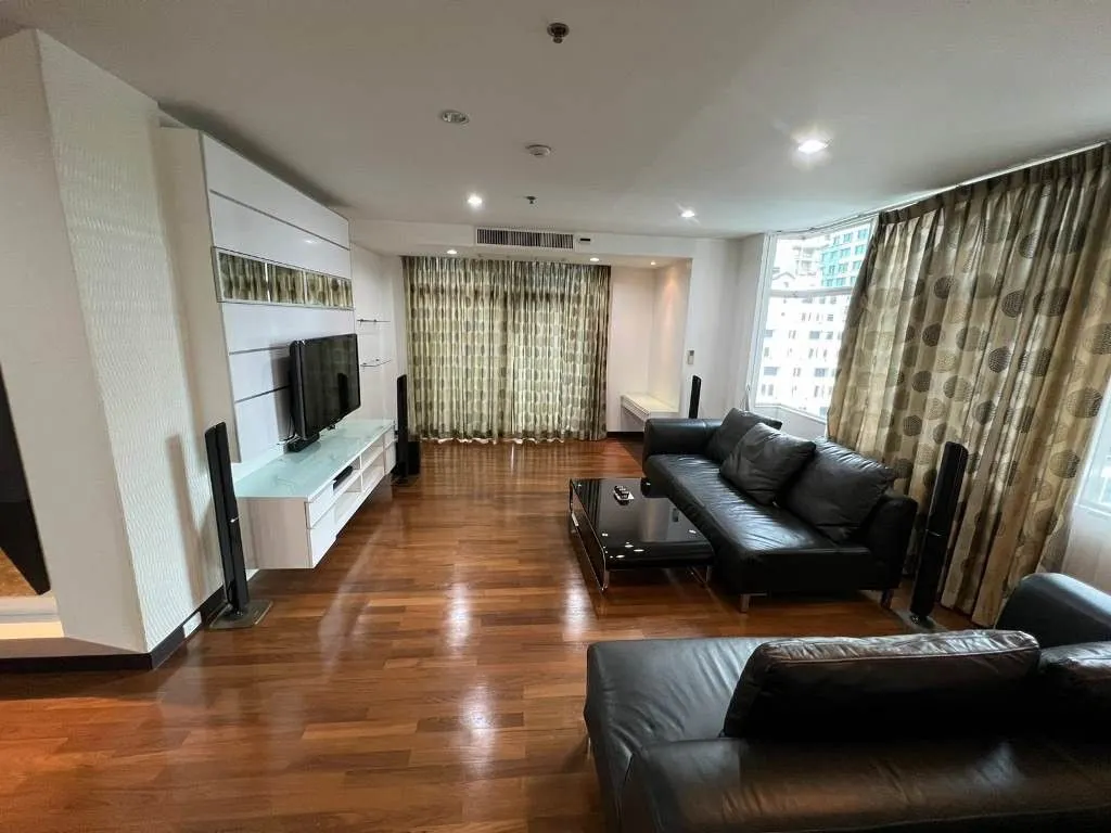 Flat 150m² in Thailand, Bangkok. Priced at 1700€ rent photo-3