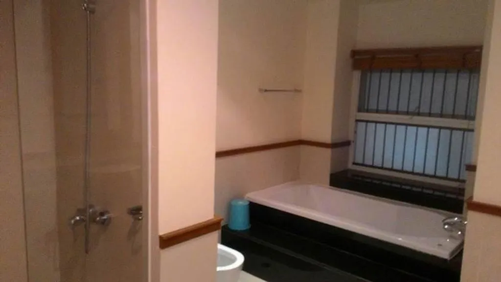 Flat 236m² in Thailand, Bangkok. Priced at 1700€ rent photo-1