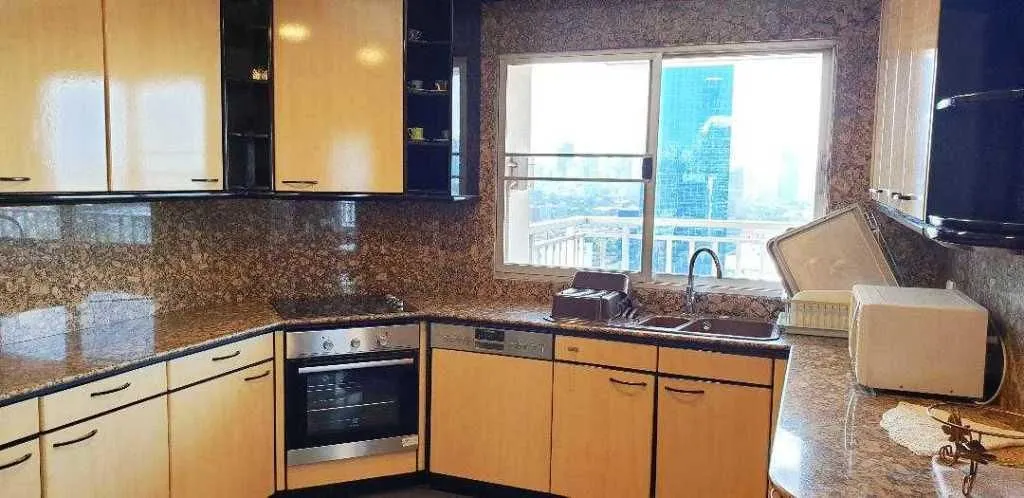 Flat 236m² in Thailand, Bangkok. Priced at 1700€ rent photo-3