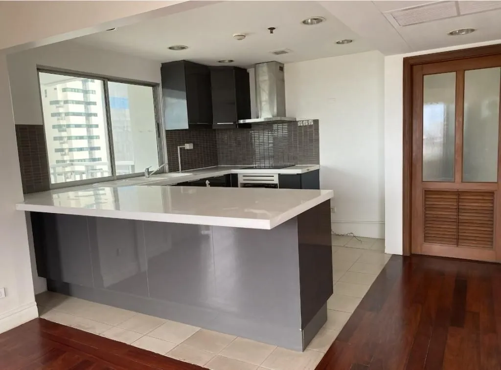 Flat 240m² in Thailand, Bangkok. Priced at 2620€ rent photo-1
