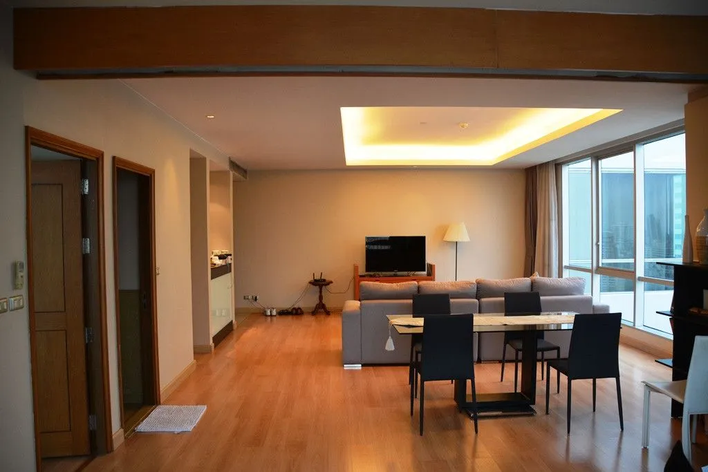Flat 240m² in Thailand, Bangkok. Priced at 2620€ rent photo-2