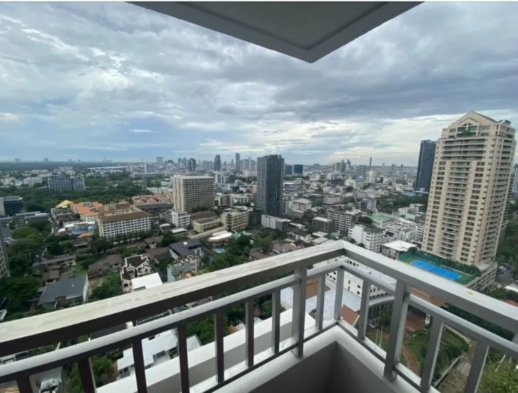 Flat 240m² in Thailand, Bangkok. Priced at 2620€ rent photo-3