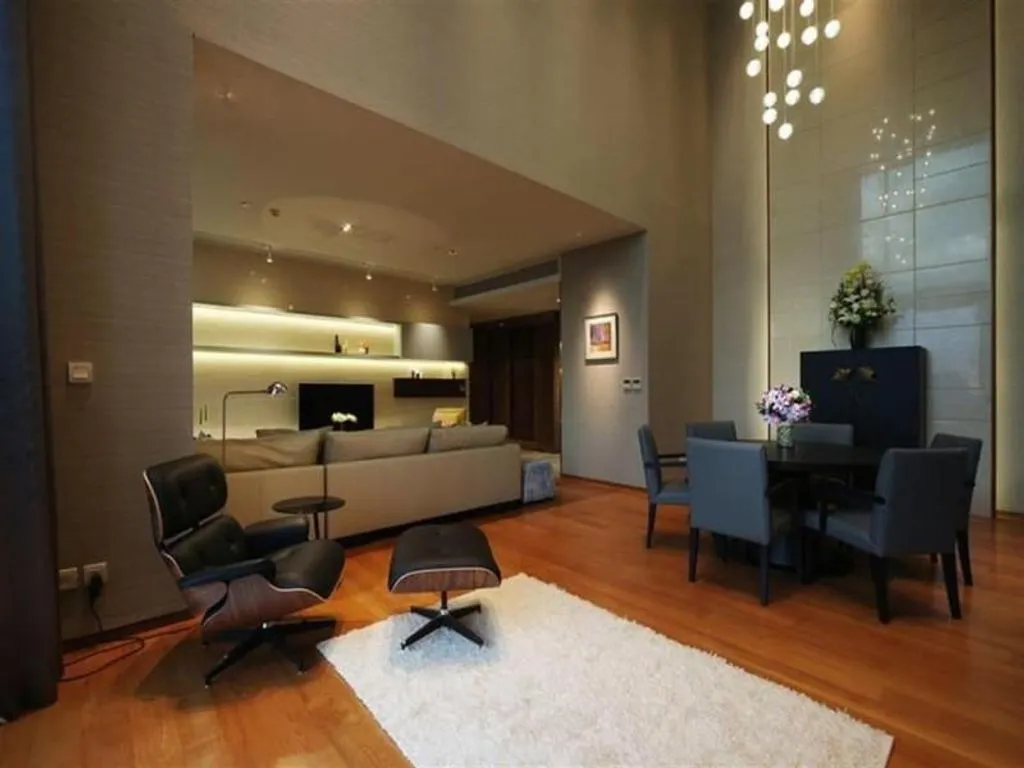 Flat 240m² in Thailand, Bangkok. Priced at 2620€ rent photo-8