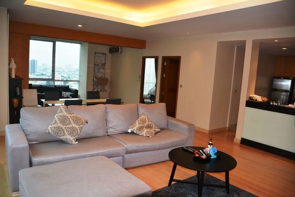 Flat 240m² in Thailand, Bangkok. Priced at 2620€ rent photo-12