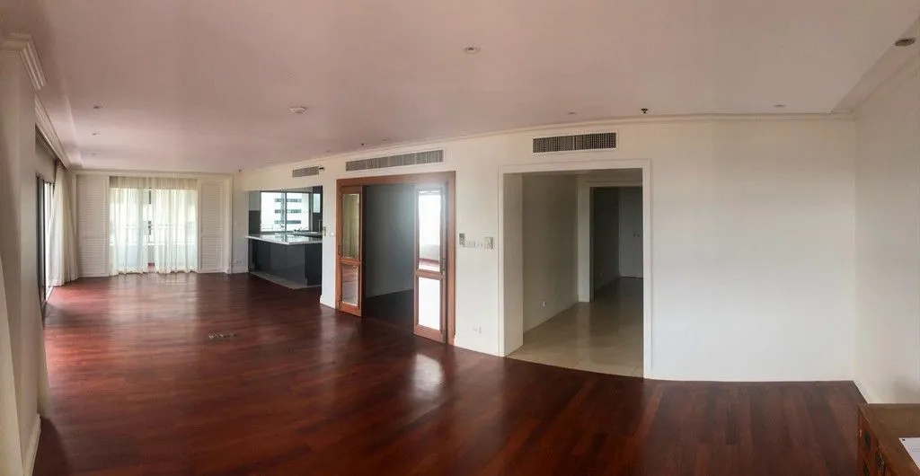 Flat 120m² in Thailand, Bangkok. Priced at 1570€ rent photo-11