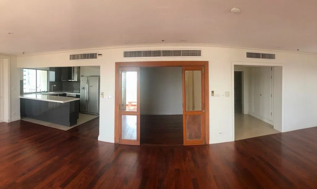 Flat 120m² in Thailand, Bangkok. Priced at 1570€ rent photo-14