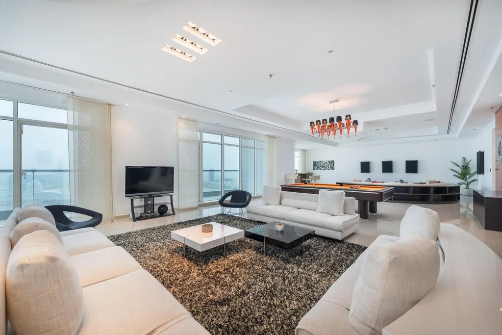 Flat 714m² in UAE, Dubai. Priced at 319400€ rent photo-3