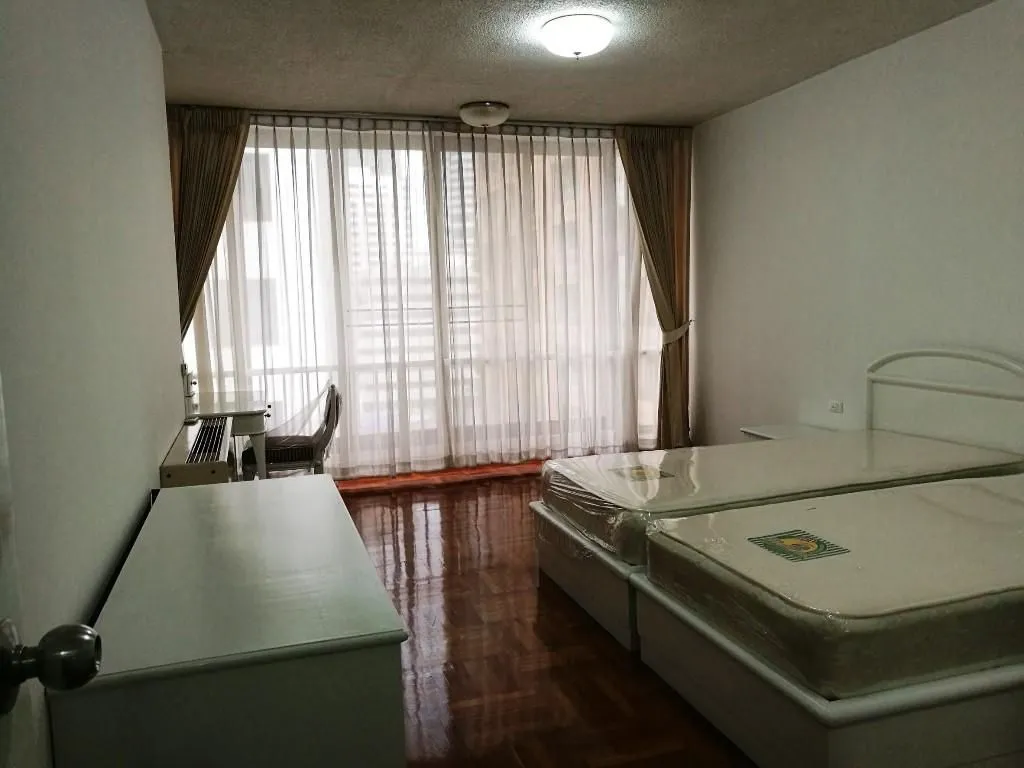 Flat 250m² in Thailand, Bangkok. Priced at 1840€ rent photo-3