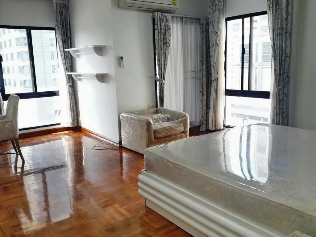Flat 250m² in Thailand, Bangkok. Priced at 1840€ rent photo-5