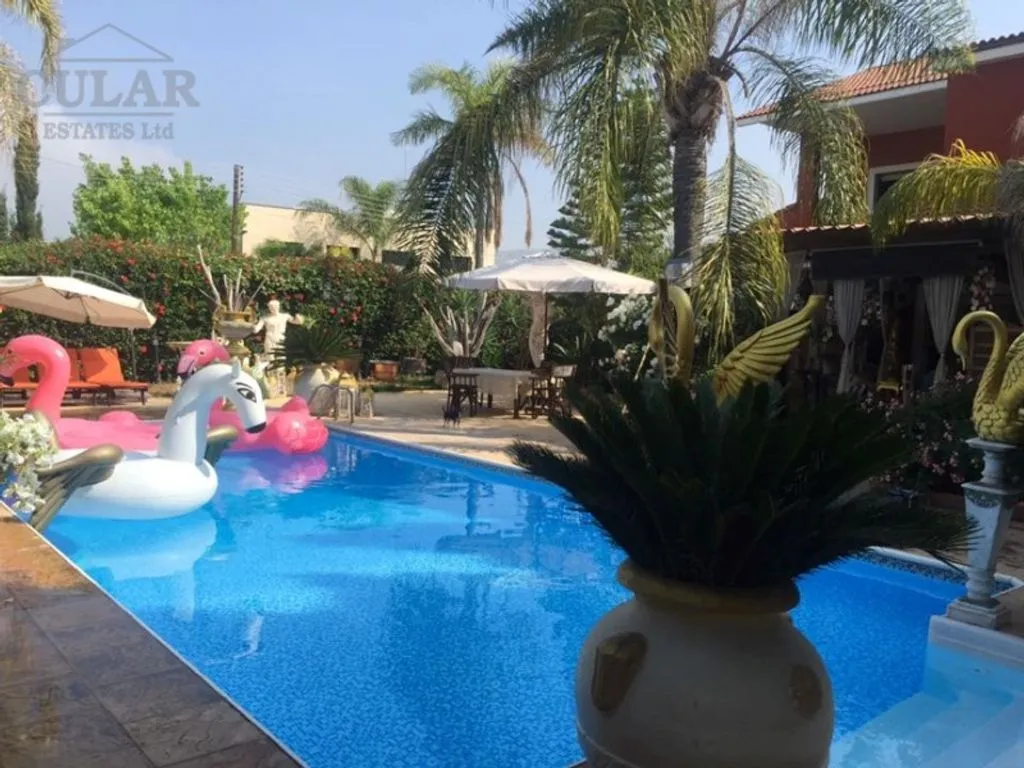 Villa 750m² in Cyprus, Limassol. Priced at 10000€ rent photo-1