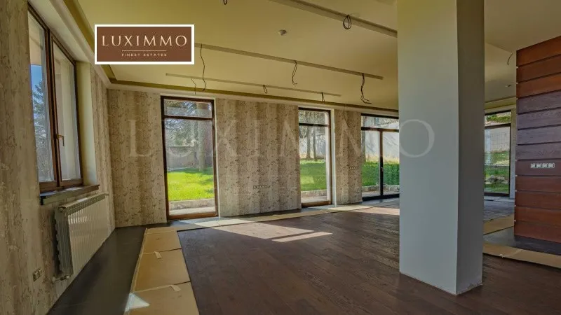 House 658m² in USA, Houston. Priced at 1612214£ rent photo-4