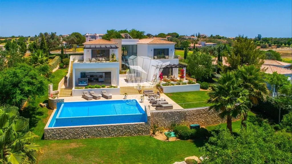 House 297m² in Portugal, Lagoa. Priced at 2000000€ rent photo-1