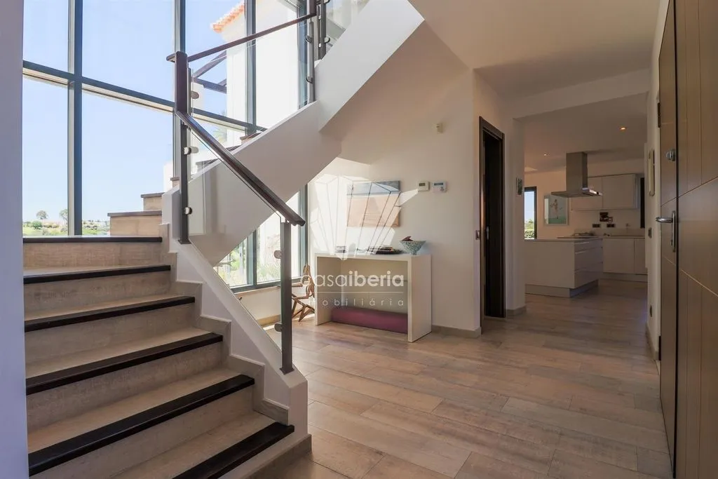 House 297m² in Portugal, Lagoa. Priced at 2000000€ rent photo-3