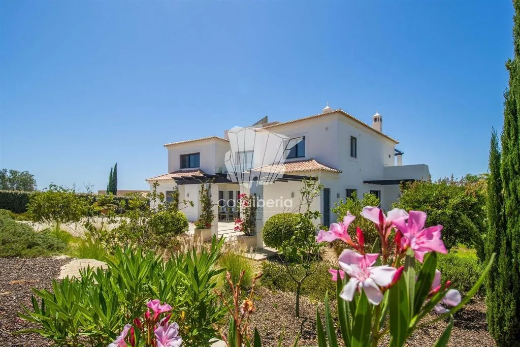House 297m² in Portugal, Lagoa. Priced at 2000000€ rent photo-4