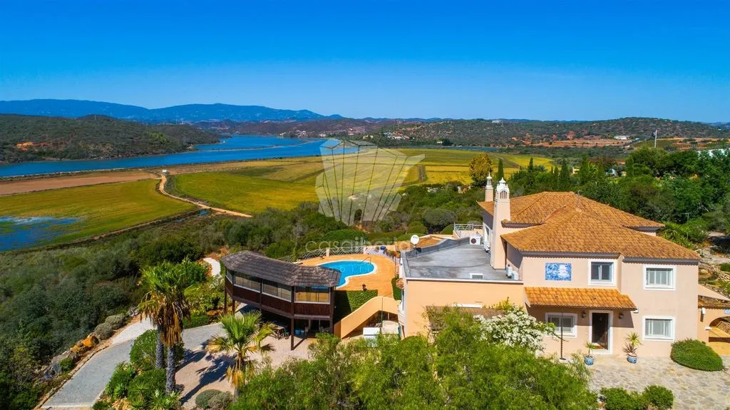 House 369m² in Portugal, Lagoa. Priced at 1750000€ rent photo-2