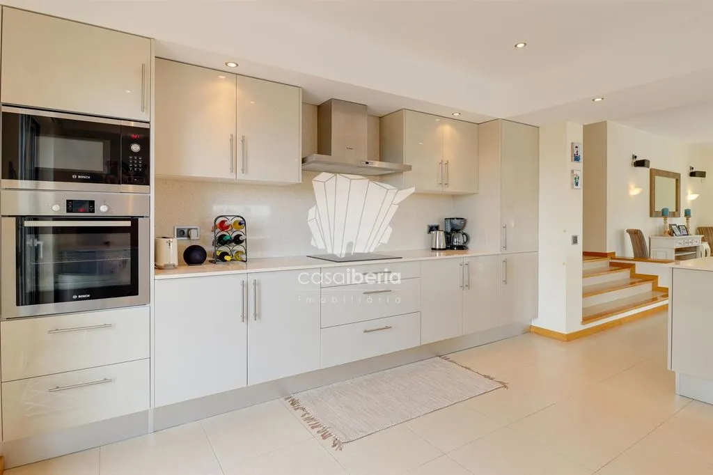House 158m² in Portugal, Lagoa. Priced at 1600000€ rent photo-5