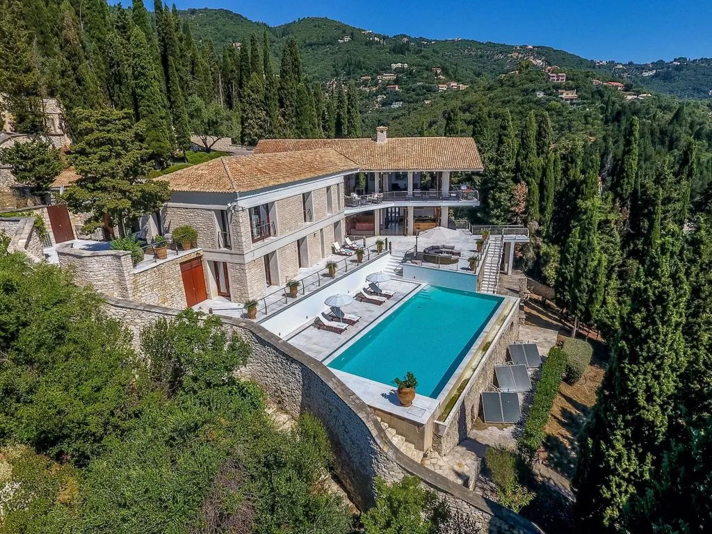 Villa 700m² in Greece, corfu. Priced at 6400000€ rent photo-3