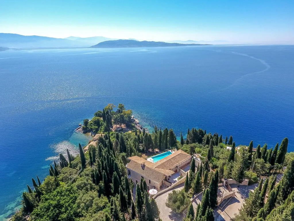 Villa 700m² in Greece, corfu. Priced at 6400000€ rent photo-4