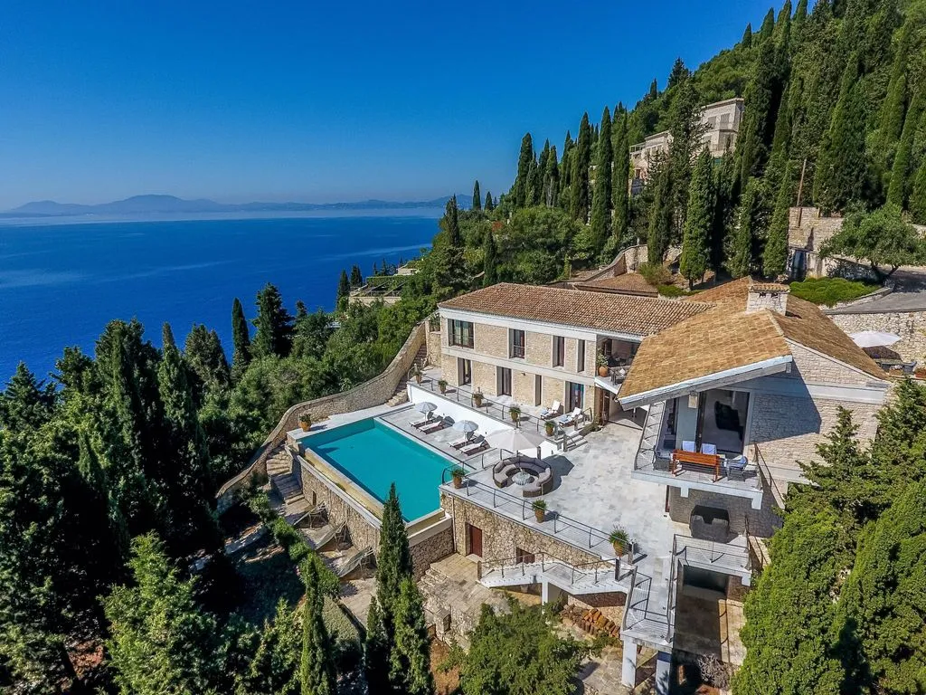 Villa 700m² in Greece, corfu. Priced at 6400000€ rent photo-5