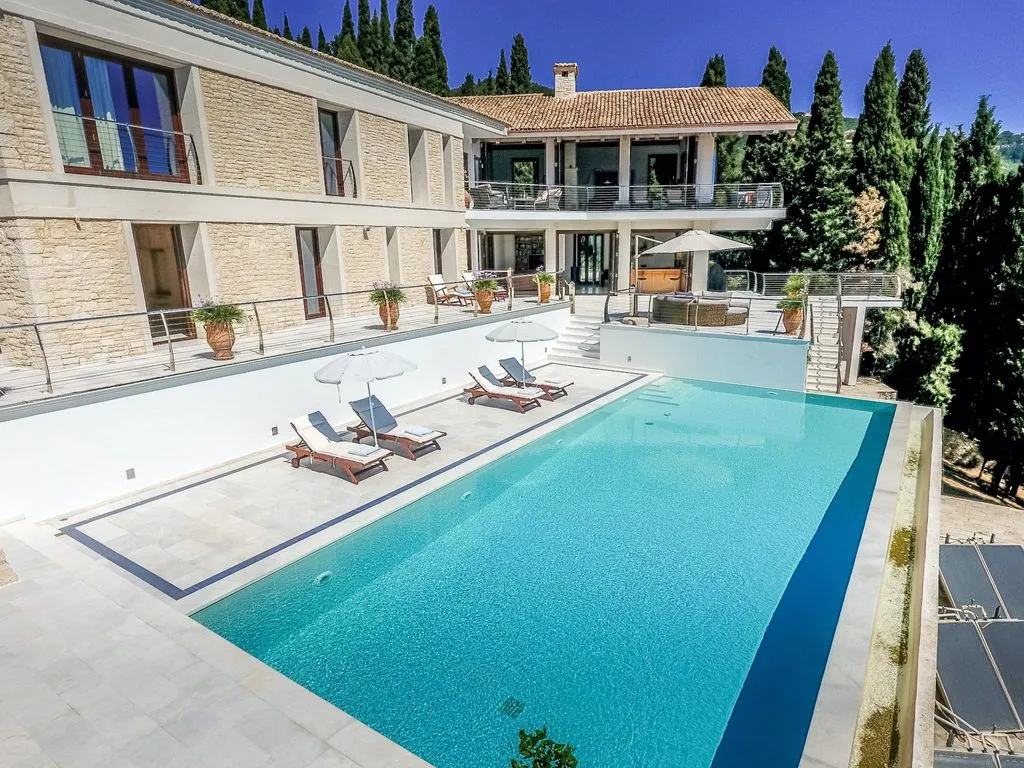 Villa 700m² in Greece, corfu. Priced at 6400000€ rent photo-6