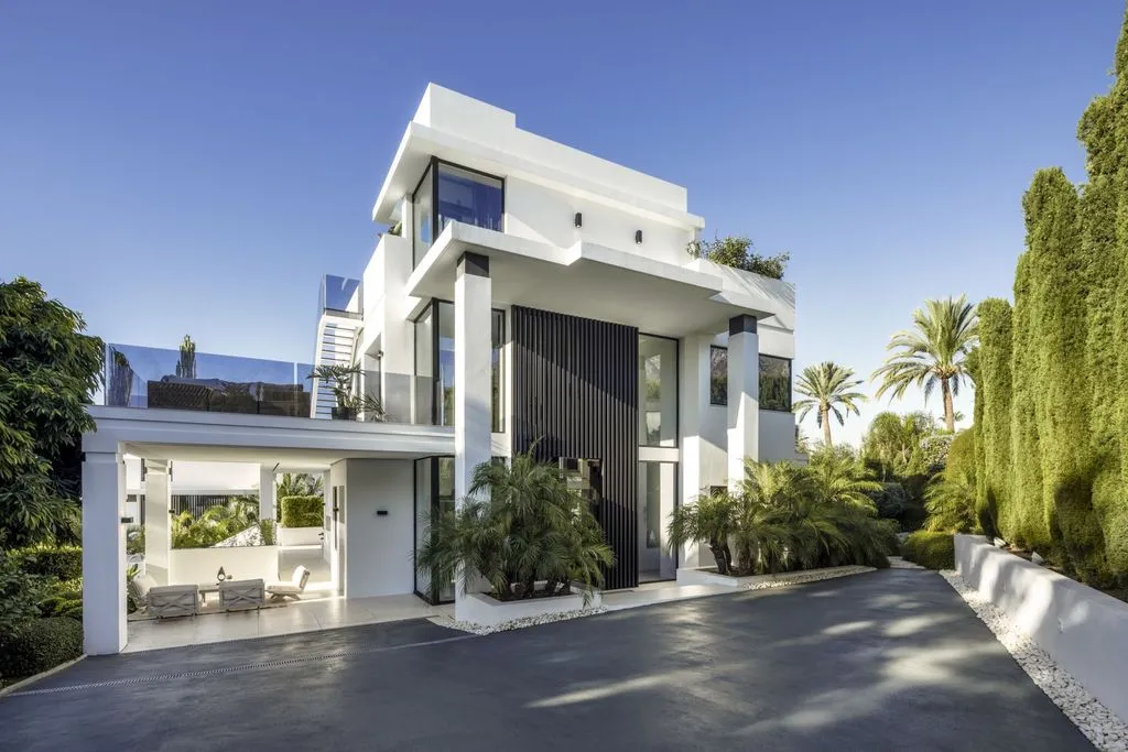 Villa 569m² in Portugal, Oeirash. Priced at 5650000€ rent photo-3