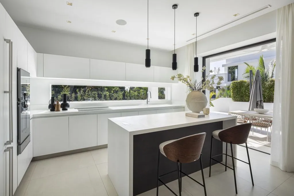 Villa 569m² in Portugal, Oeirash. Priced at 5650000€ rent photo-5