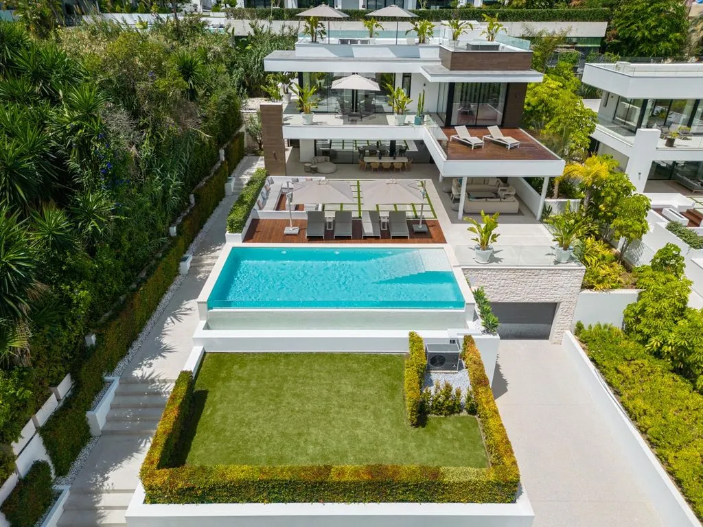 Villa 405m² in Portugal, Oeirash. Priced at 4995000€ rent photo-9