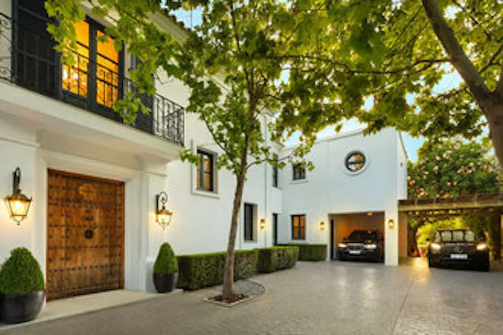 Villa 1365m² in Portugal, Oeirash. Priced at 7650000€ rent photo-6
