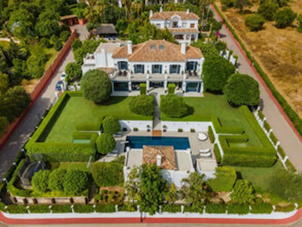 Villa 1365m² in Portugal, Oeirash. Priced at 7650000€ rent photo-9