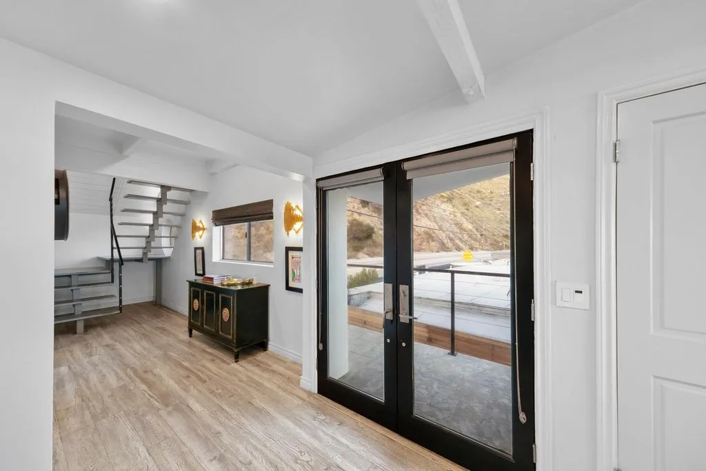 House 177m² in USA, Malibu. Priced at 5015500€ rent photo-1