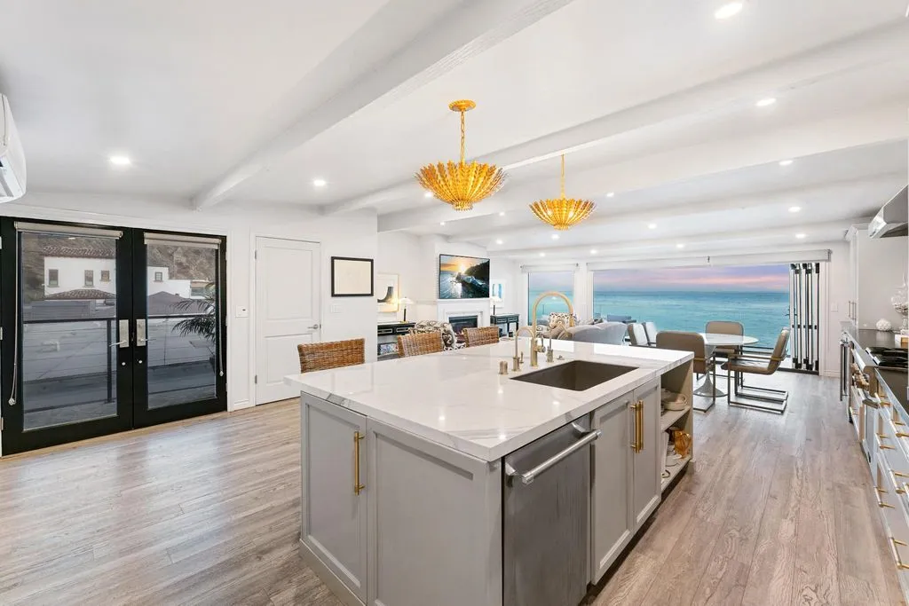 House 177m² in USA, Malibu. Priced at 5015500€ rent photo-2