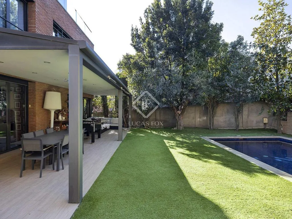 Villa 589m² in France, Menton. Priced at 3790000€ rent photo-2