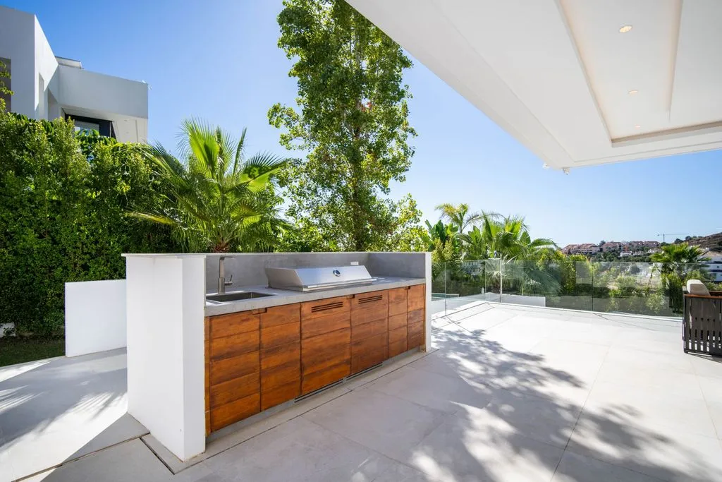 Villa 380m² in Portugal, Oeirash. Priced at 3250000€ rent photo-2