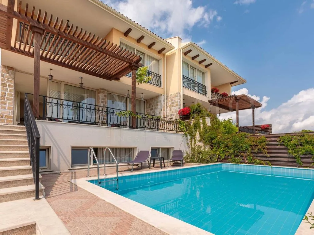 Townhouse 314m² in Bulgaria, Lozen. Priced at 450000€ rent photo-12