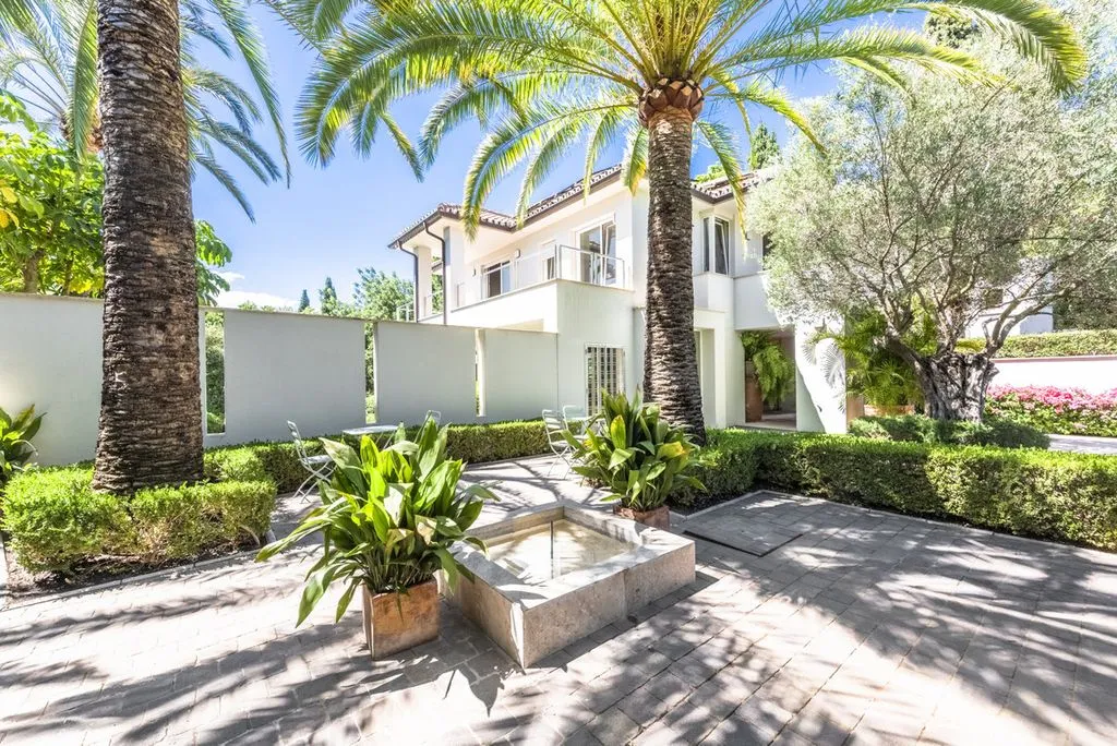Villa 405m² in Portugal, Oeirash. Priced at 4200000€ rent photo-14